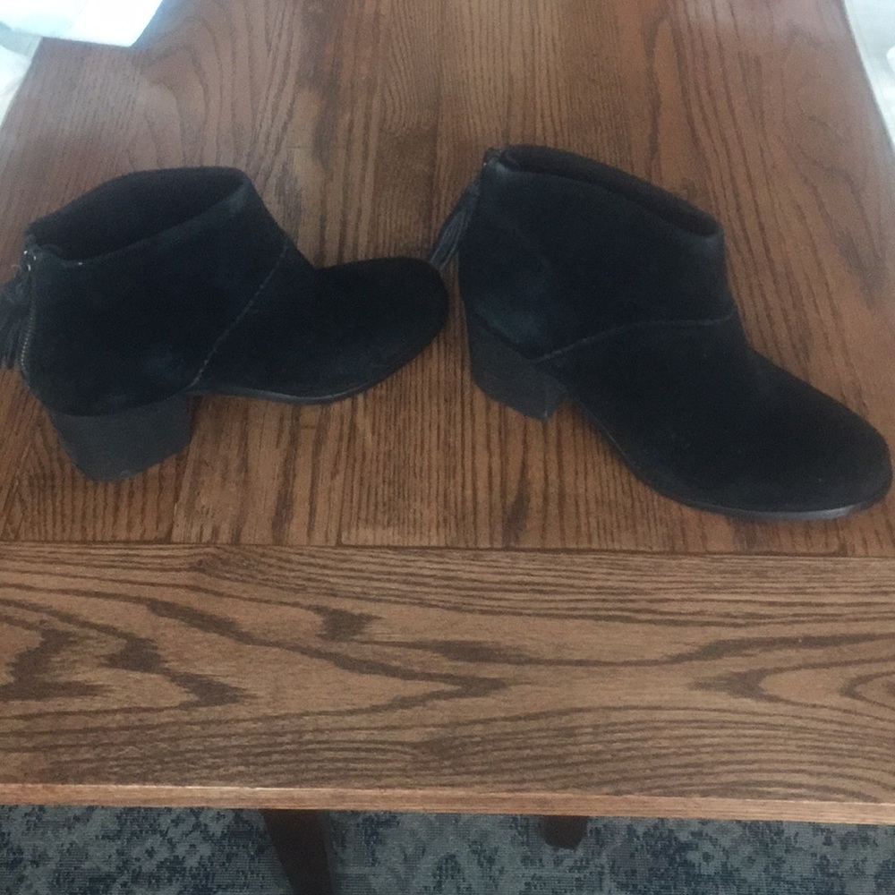 Toms suede Leila booties. Black, like new.
